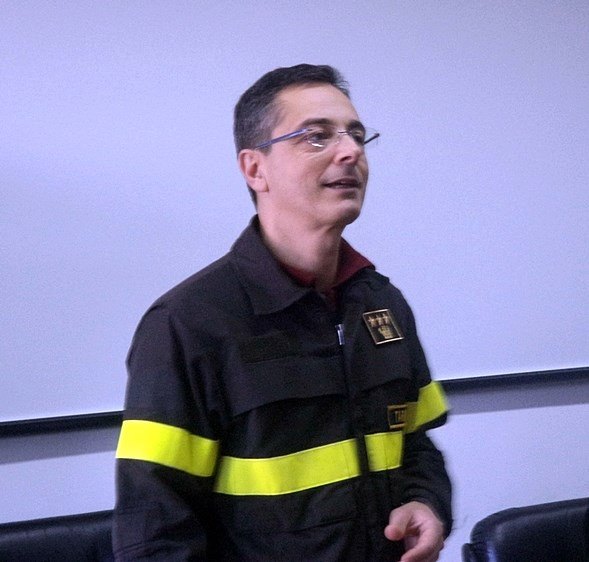 TARANTO. Il Comandante dei Vigili del Fuoco uscente, Giampietro Boscaino, passa la consegna al collega Francesco Notaro