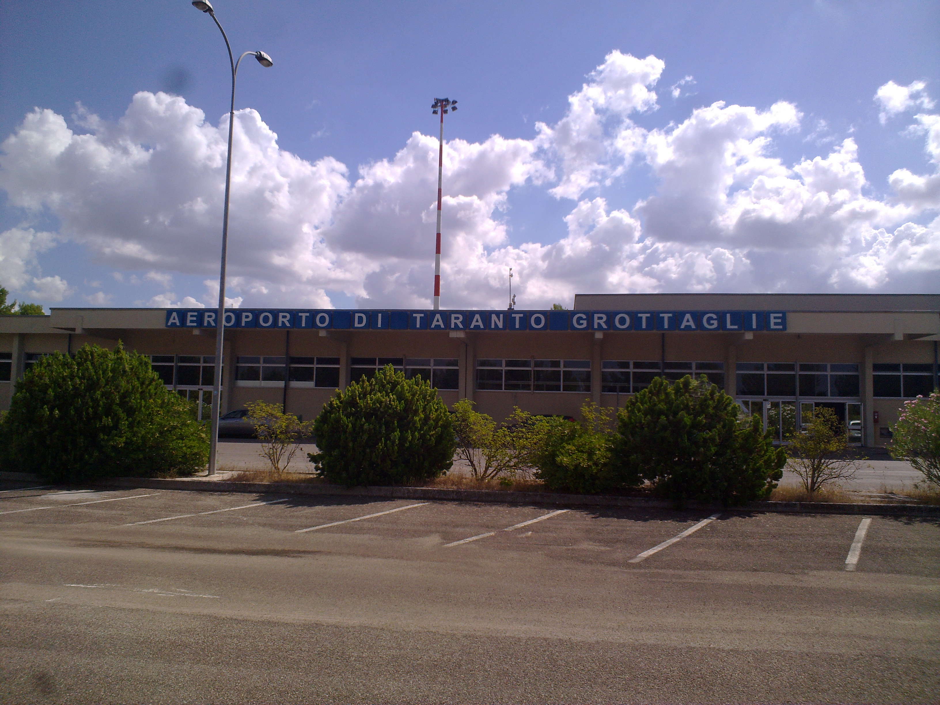 Svolta per l’aeroporto di Grottaglie: voli di linea per Roma, Catania, Palermo, Timisoara