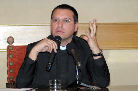 Il prete anti camorra parla di legalità nel Brindisino
