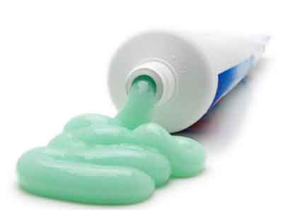 Sostanze chimiche nel dentifricio e sapone potrebbero causare il calo della fertilità maschile. Lo dice uno studio