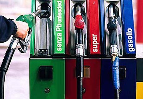 Il prezzo della benzina in rialzo? Torna l’incubo del caro petrolio