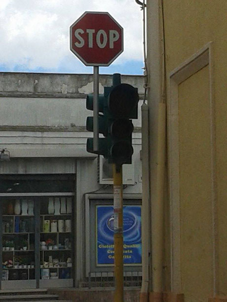 SAVA. Semaforo di Via Paisiello. Da due anni in tilt …