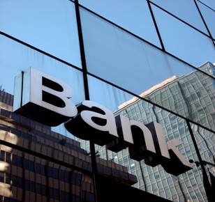 Banche assassine. Decine di precetti per debiti non pagati notificati nella settimana di ferragosto dagli istituti di credito