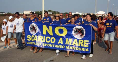 MANDURIA. Manifestazione contro lo scarico in mare