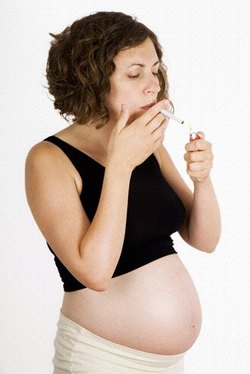 Ricerca medica. Fumare in gravidanza danneggia la crescita dei nipoti