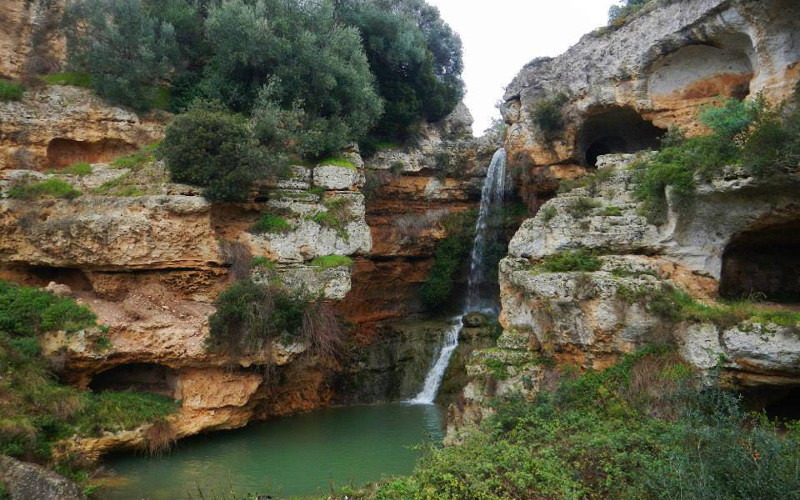 GROTTAGLIE. L’unica cascata della Puglia circondata da grotte preistoriche
