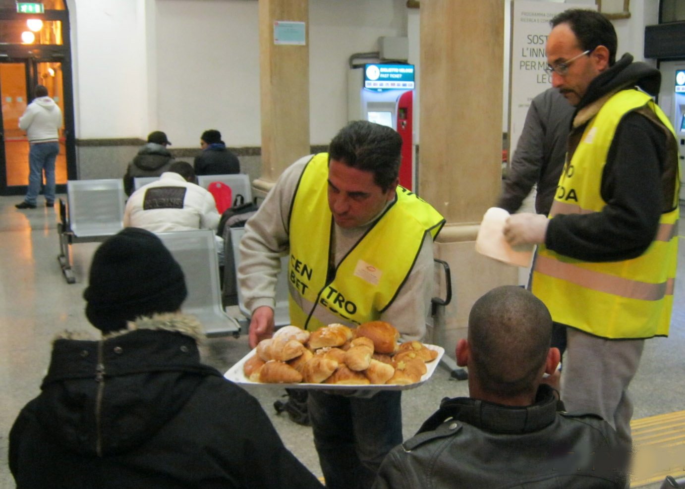 TARANTO. Questa sera i volontari di “Aiutiamo la Famiglia” di nuovo tra gli homeless della stazione