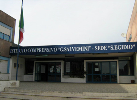 TARANTO. Scuola, la dirigente scolastica “vieta” i compiti per le vacanze di Natale