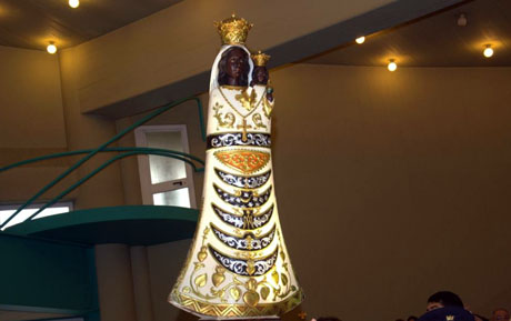 TARANTO. Il simulacro della Madonna di Loreto ha fatto visita i malati del “SS. Annunziata”