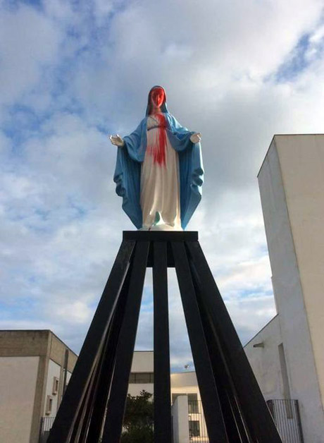 Lecce: Statua della Santa Vergine deturpata