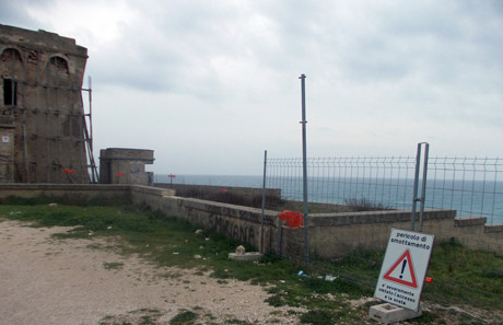 Torre saracena: dopo l’Esposto, il Comune di Maruggio dispone la messa in sicurezza