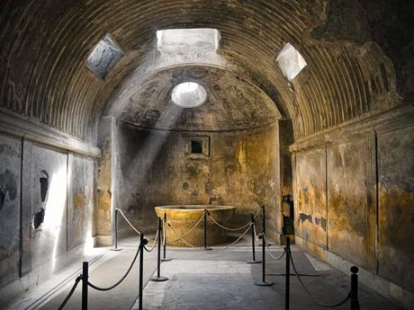 Archeomafie e traffico illecito internazionale di reperti archeologici: recuperati dopo 58 anni tre affreschi rubati a Pompei