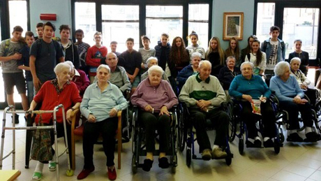 MANDURIA. I giovani del Liceo Classico “F. De Sanctis-G.Galilei” incontrano gli anziani