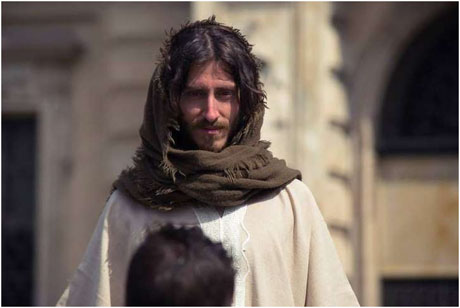 Gesù a spasso per Torino, fermato 5 volte dalla polizia
