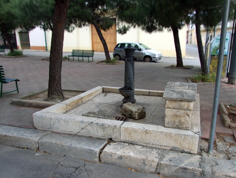 SAVA. Pubbliche fontane. Sistemata quella di Piazza Matteotti e riattivata, dopo due anni, la fontana di “Zucconi”