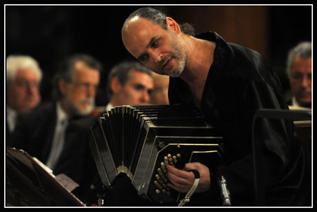 Il tango di Nisinman oggi a Monopoli e giovedì ad Alberobello per l’inaugurazione di Ritratti