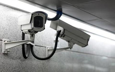 Privacy: riprendere i clienti del negozio con la telecamera di sicurezza senza l’avviso costituisce violazione