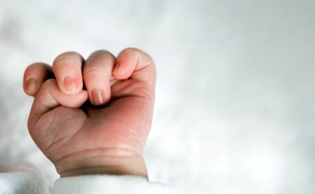 USA choc: tentato infanticidio. Neonato sepolto vivo, salvato dalla Polizia