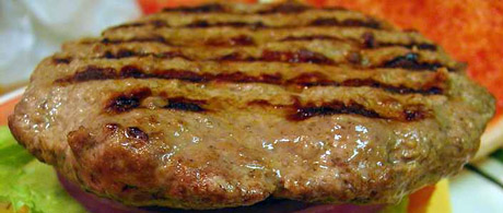 E. Coli, carne «sospetta» in Francia. Batterio killer in alcuni lotti di hamburger marchiati Carrefour
