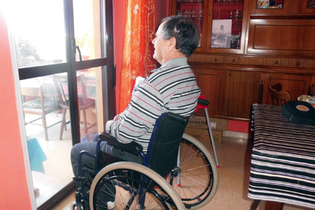 TORRICELLA. Intervento dei Vigili del Fuoco di Manduria per aiutare il signor D’Ippolito,  ottantenne paraplegico da 6 anni su sedia a rotelle, ad uscire da casa (2° piano) per sottoporsi ad una visita medica!