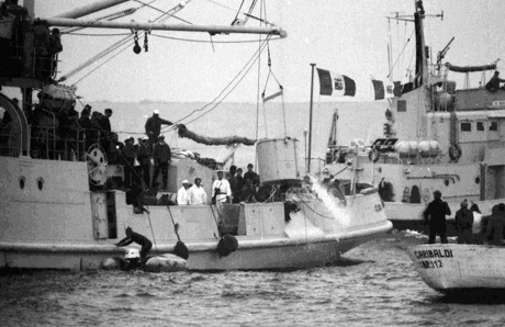 Nave “Cavtat”: quei bidoni tossici (non del tutto) recuperati al largo di Otranto