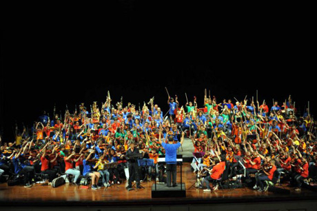 A Lecce l’orchestra dei bambini: la musica con strumenti gratuiti per tutti per combattere il disagio e come incontro di culture