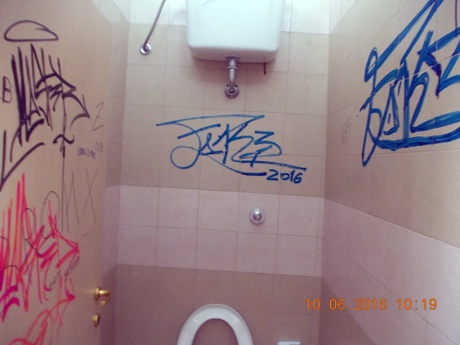 SAVA. Atti vandalici nei bagni pubblici e al porticato di Piazza Spagnolo Palma