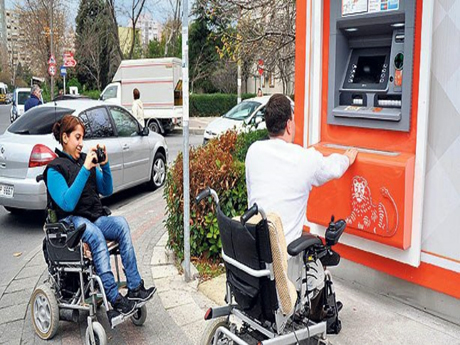 Cassazione e barriere architettoniche : “I bancomat devono essere accessibili al disabile” altrimenti lo discrimina