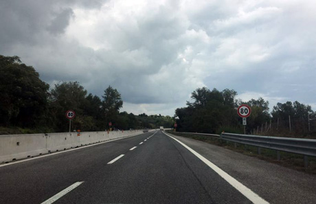 Autostrade: lo scandalo dell’A16 nel tratto tra Baiano a Candela (107 km) col limite massimo ad 80 km/h