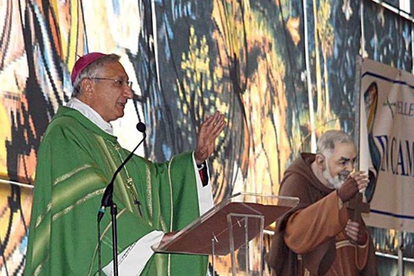 TARANTO. Mons. Filippo Santoro parlando nell’omelia che ha aperto il nuovo anno pastorale
