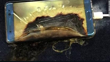 Aereo evacuato dopo che un Galaxy Note 7 prende fuoco in cabina