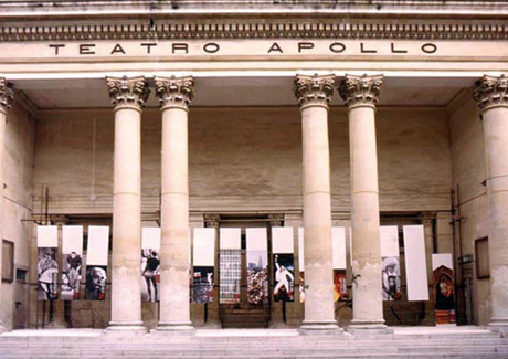Teatro Apollo a Lecce: via gli infissi di alluminio che deturpano l’edificio di pregio e di valore storico-architettonico