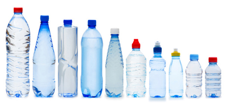 Le bottiglie in plastica possono causare il cancro? A sostenerlo uno studio shock