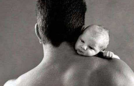 Usa: neo-papà paga 39,35 dollari conto clinica per abbracciare neonato dopo parto cesareo