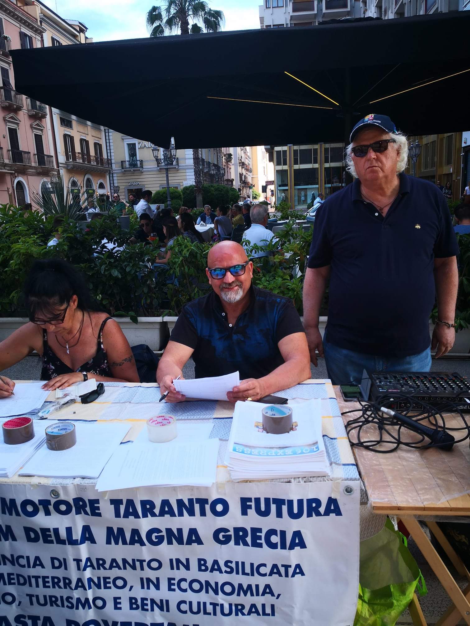 TARANTO. Prosegue la raccolta delle firme, iniziata lo scorso 10 febbraio per l’attuazione del referendum consultivo finalizzato all’annessione di Taranto alla Regione Basilicata