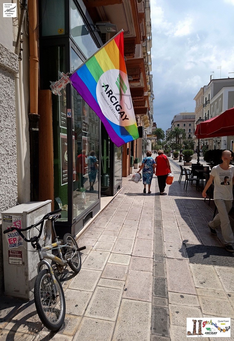 TARANTO. Sandrino si veste d’arcobaleno e aderisce al Taranto Pride 2019