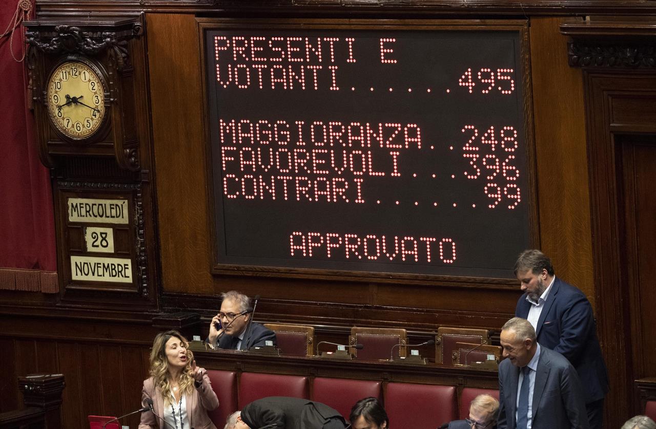 Taranto. “DISOBBEDIRE AL DECRETO SICUREZZA! OBBEDIRE ALLA COSTITUZIONE!”