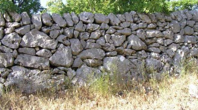 MARUGGIO. Arte dei muri a secco, il Comune organizza un corso