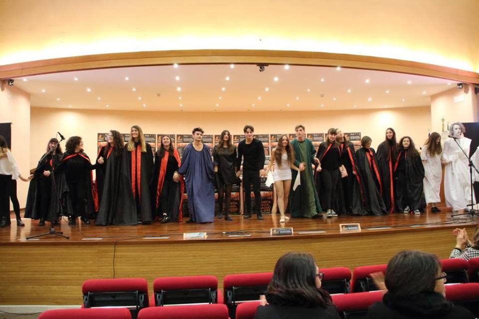Lecce. GLI STUDENTI DEL LICEO DE SANCTIS – GALILEI TRA I PROTAGONISTI DELLA IV GIORNATA MONDIALE DELLA LINGUA ELLENICA