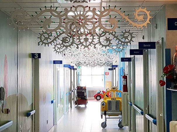 SCORRANO (Le). Le luminarie nel reparto di Pediatria nell’ “Ospedale Veris Delli Ponti” con il progetto “Pediatrie in Festa”