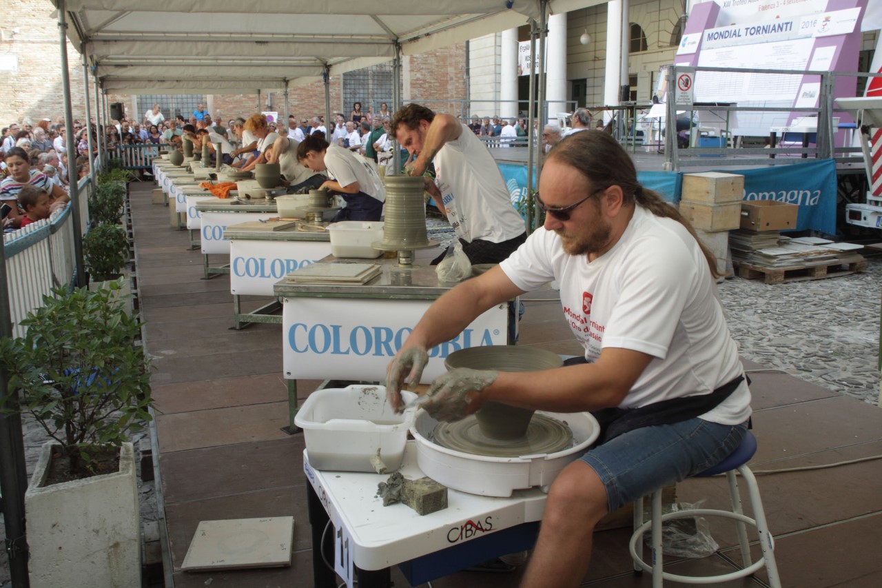 GROTTAGLIE. Il 26 e il 27 luglio il Quartiere delle Ceramiche ospiterà la terza edizione del Mondial Tornianti in Tour. Aperte le iscrizioni per la competizione dello storico evento