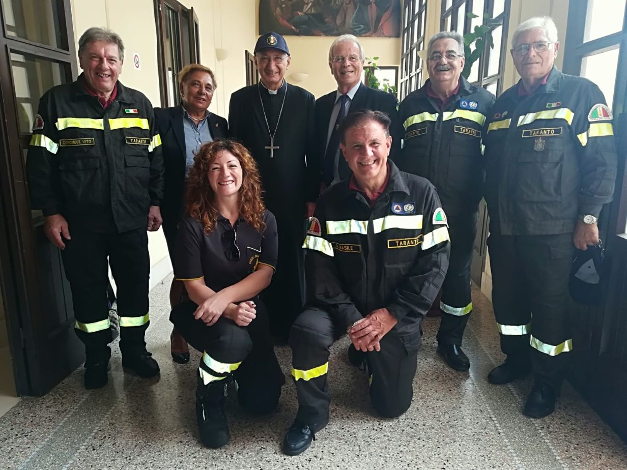 TARANTO. Una delegazione dell’Associazione nazionale Vigili del fuoco,  sezione di Taranto, incontra l’arcivescovo di Taranto, mons. Filippo Santoro