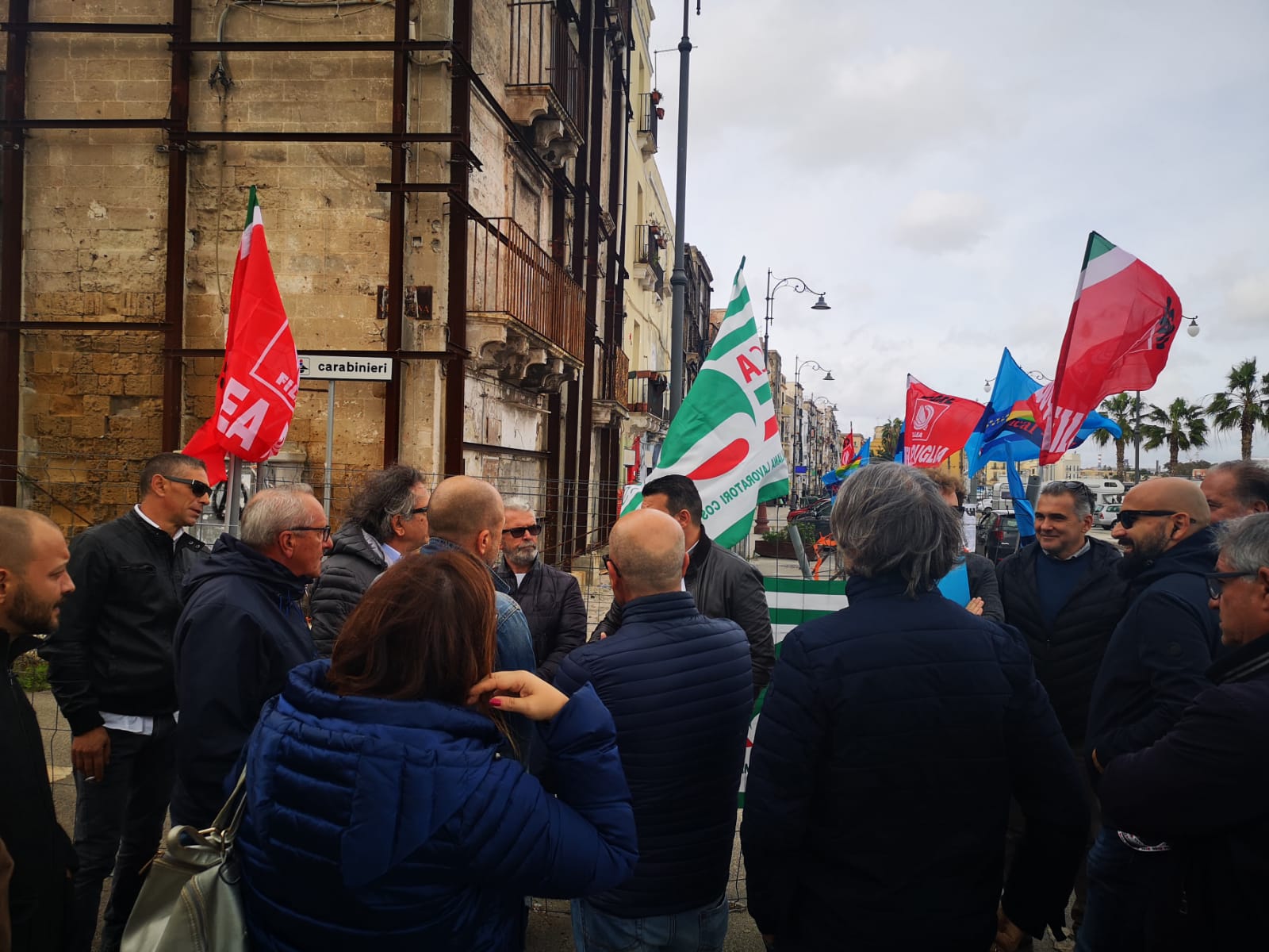 Protesta degli edili a Taranto