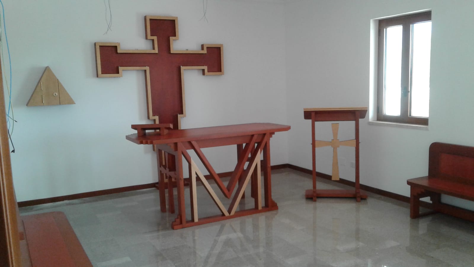 TARANTO. Il Serra Club dona l’allestimento di  una Cappella in Seminario.
