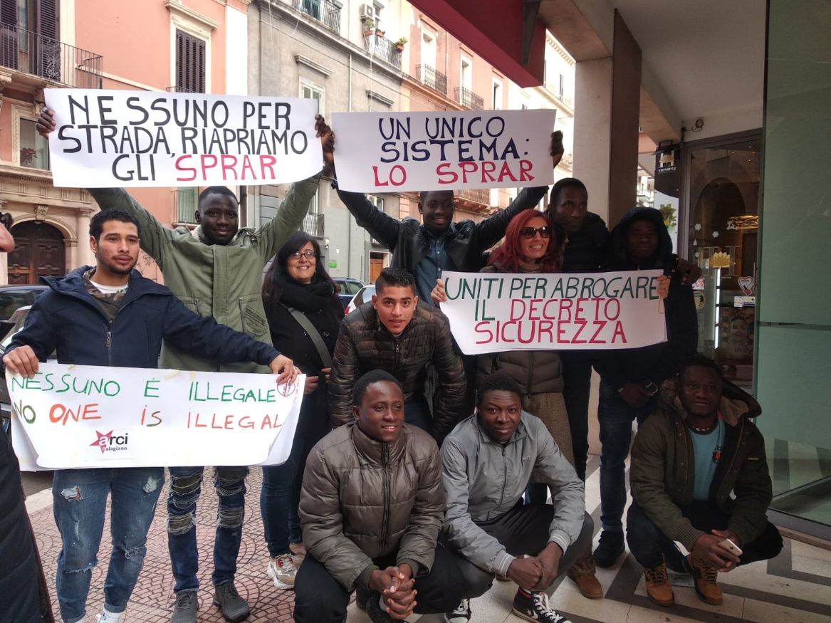 PALAGIANO. Lo Svegliarci manifesta dinanzi alla Prefettura contro la legge Salvini