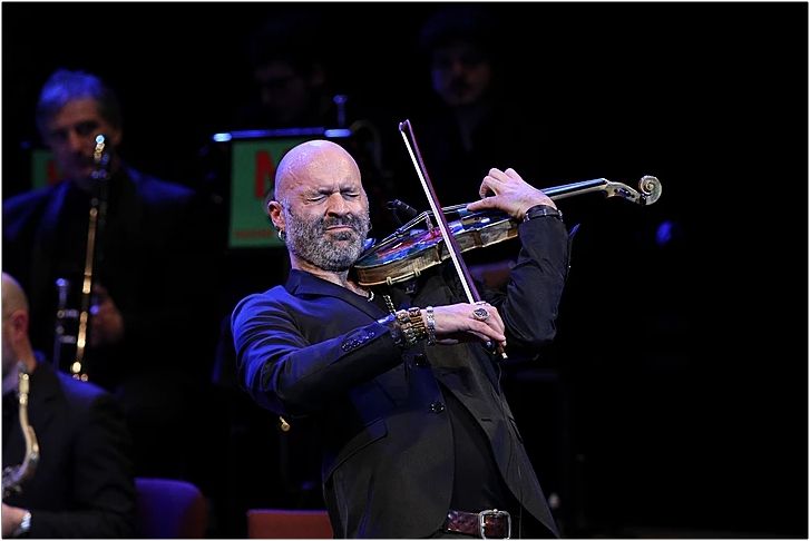 AMICI DELLA MUSICA Taranto. Mercoledì 4 dicembre al Teatro Fusco, Alessandro Quarta plays Astor Piazzolla