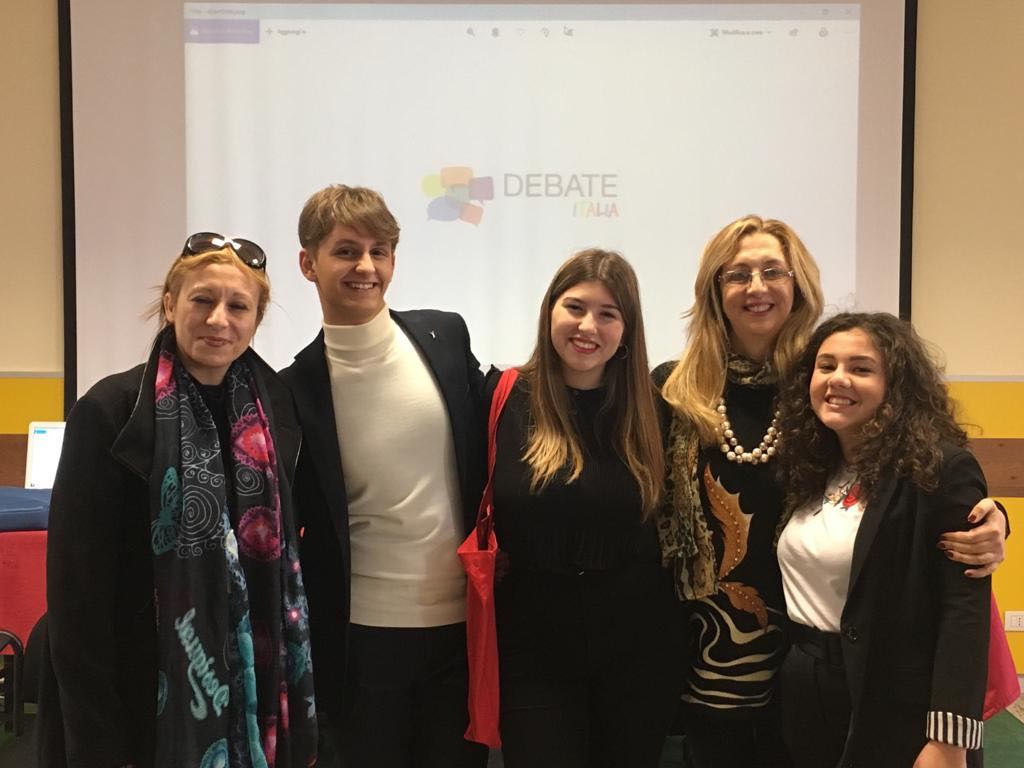A SCUOLA DI PUBLIC SPEAKING. ESPERIENZA FORMATIVA E RICONOSCIMENTI PER GLI STUDENTI DEL DE SANCTIS GALILEI DI MANDURIA