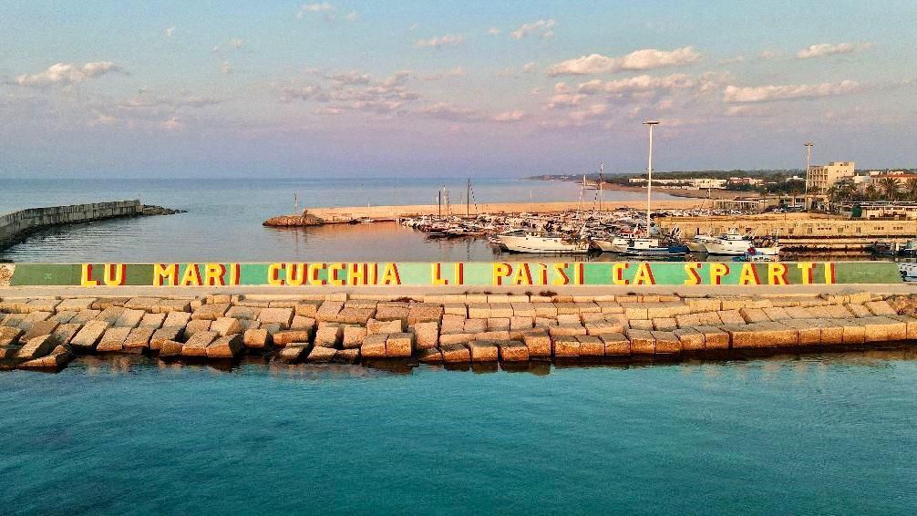 Porto di Campomarino, il molo si colora di una nuova opera artistica