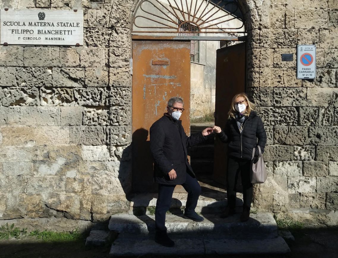 MANDURIA. Il Sindaco Pecoraro consegna alla Asl l’ex asilo Bianchetti, per ampliare gli spazi dell’ospedale Giannuzzi e migliorare la logistica della struttura