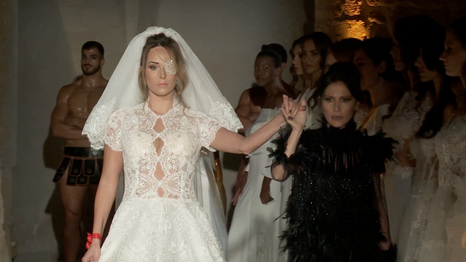 GROTTAGLIE. Gessica Notaro sfila in abito da sposa in chiusura dell’evento Passerella Mediterranea, la tre giorni dedicata al contrasto della violenza di genere